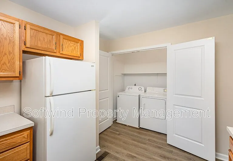 1217 Summer St — Photo 2