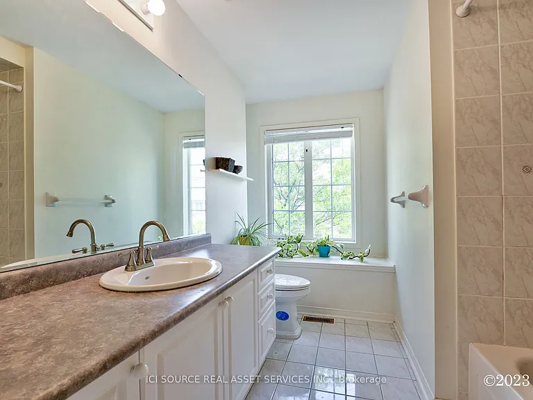 2 Waterton Cres — Photo 22
