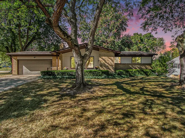 5349 Newcastle Dr SE, Kentwood, MI 49508