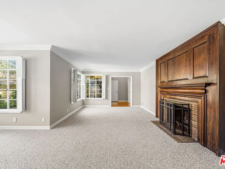951 Masselin Ave — Photo 1