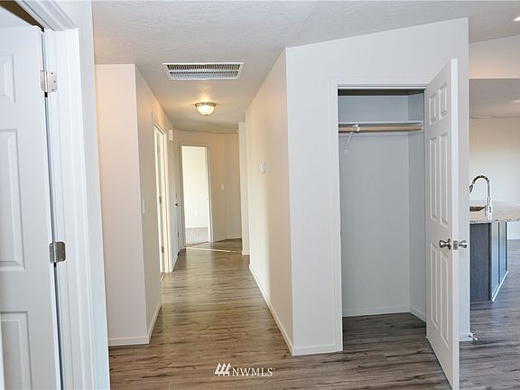3rd image of 830 E Mount Baker St
