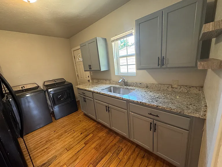 2524 NE 14th St — Photo 5
