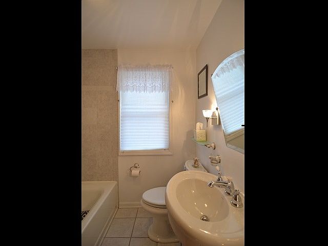 2nd image of 10409 S Oak Park Ave