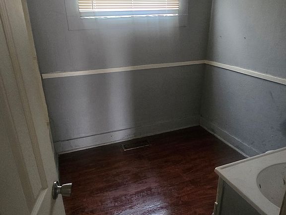 3rd image of 907 Broadway #1