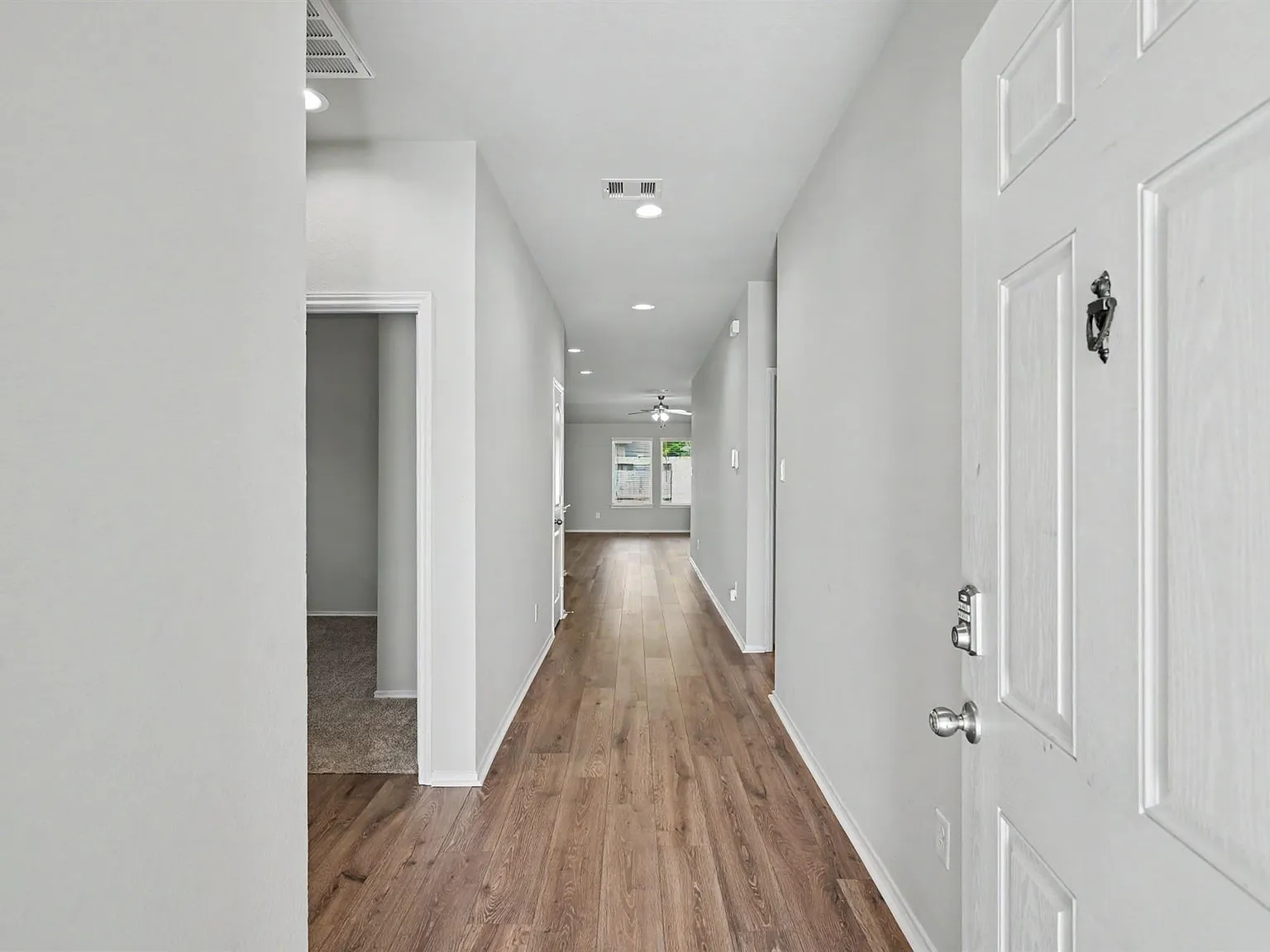 4 bed, 2.0 bath, 1820 sqft, $1,990 — Photo 2