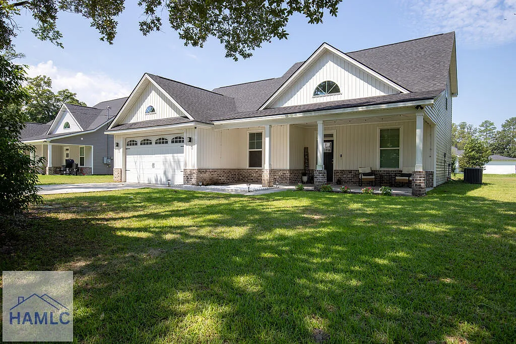 4 bed, 2.5 bath, 2000 sqft, $2,100 — Photo 2