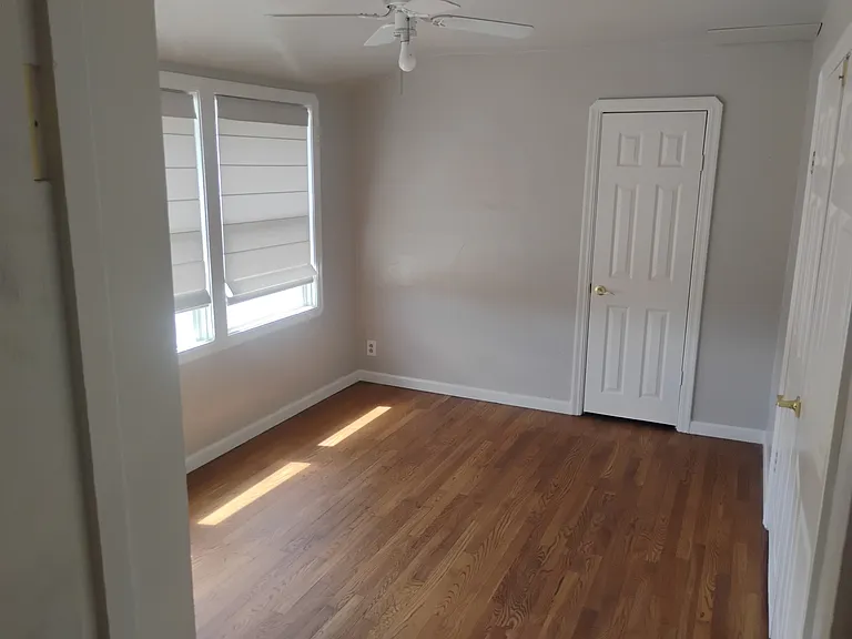 2042 Jackson Ave — Photo 7