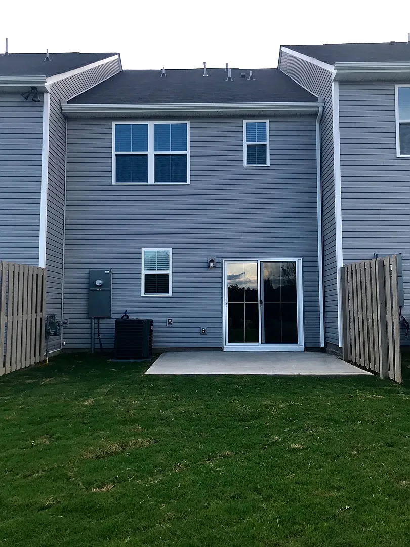 Building Photo - 112 Roseridge Dr