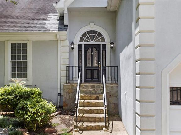 3rd image of 4565 Ashmore Cir NE