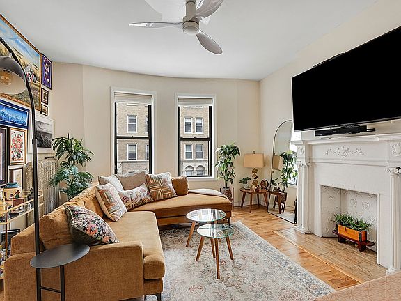3rd image of 242 W 104th St APT 4EF