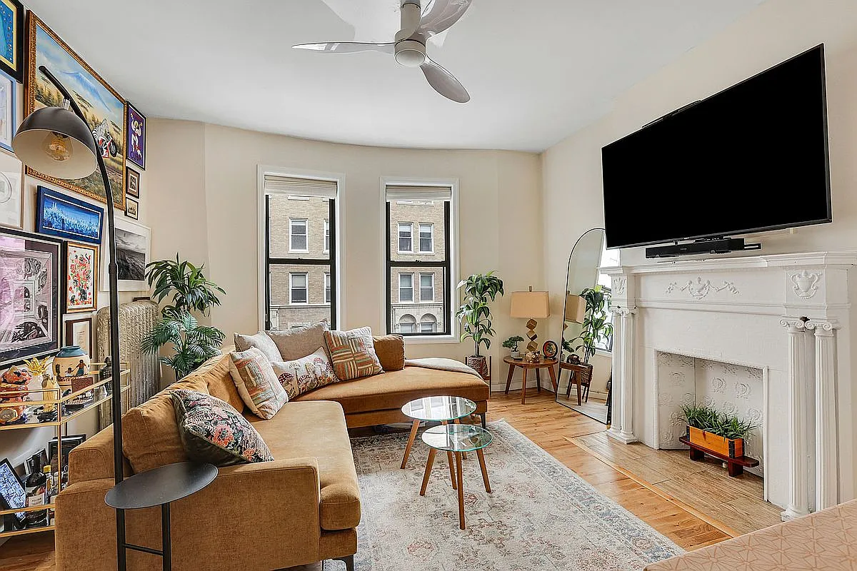 242 W 104th St APT 4EF photo 1