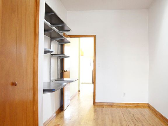 4th image of 310 Nassau Ave