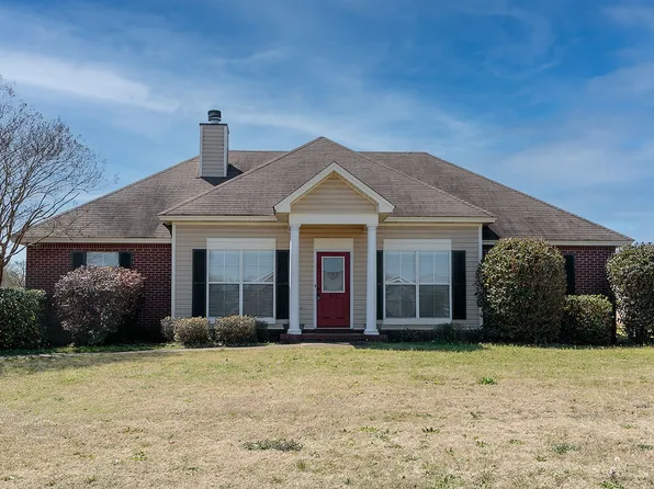 825 Bluegrass Dr, Prattville, AL 36066