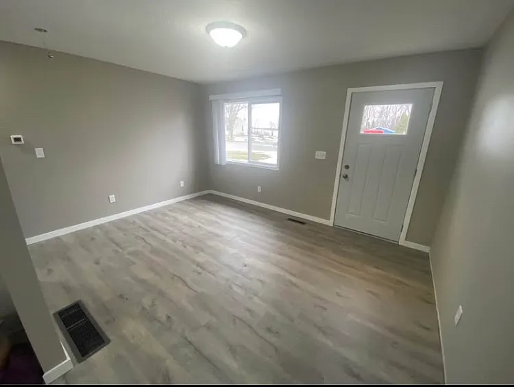 2214 S 8th Ave E — Photo 5