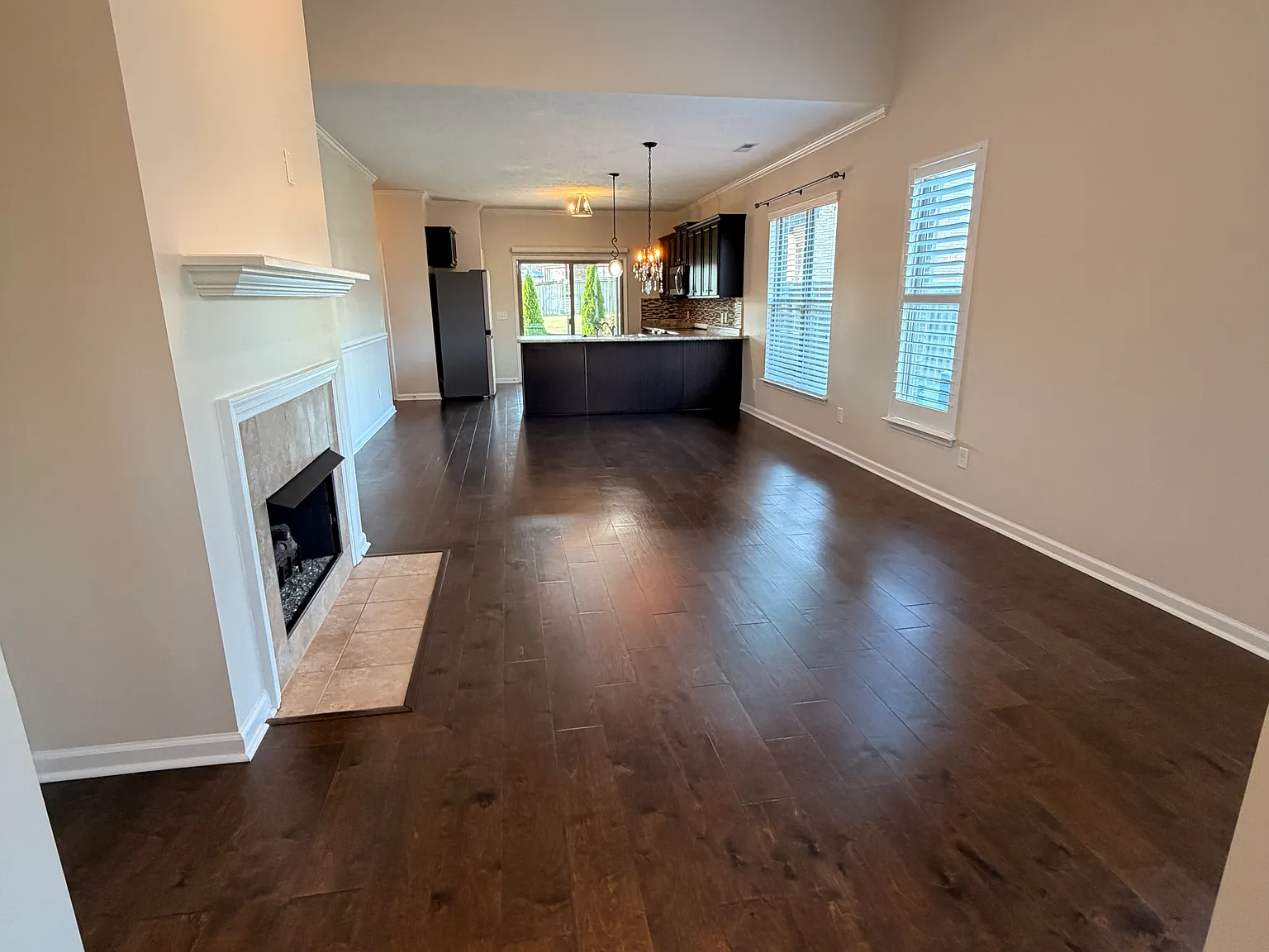 3 bed, 1435 sqft, $2,200 — Photo 3