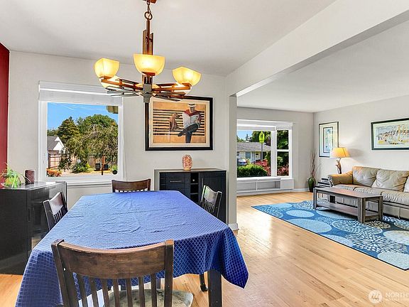 4th image of 11729 Phinney Avenue N