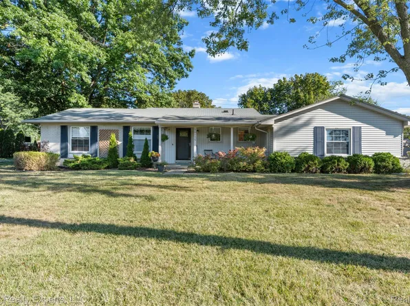 28775 Lorikay St, Farmington Hills, MI 48334