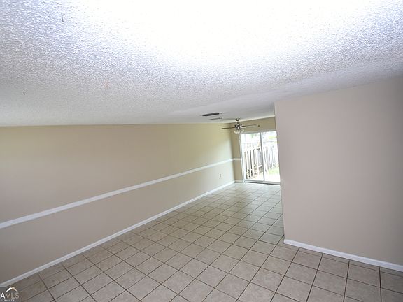 4th image of 556 Chateau Cir