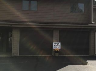 859 Stone Ridge Pl, Dubuque, IA 52001