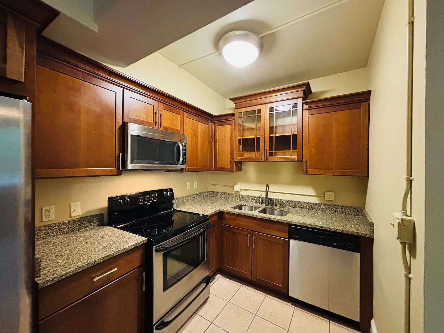 1 Bedroom, 1 Bath Apartment — Photo 2