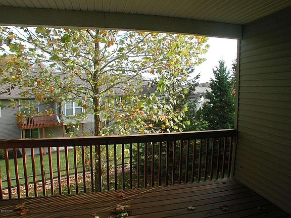 3rd image of 647 Braeside Dr SE
