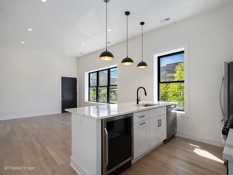 1500 N Western Ave — Photo 6