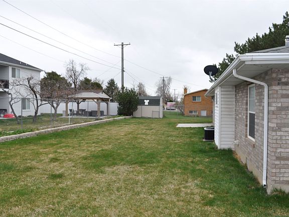 4th image of 818 N 940th St E