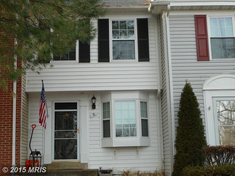 3 Story Townhome Finished Basemet Many Parking Spa