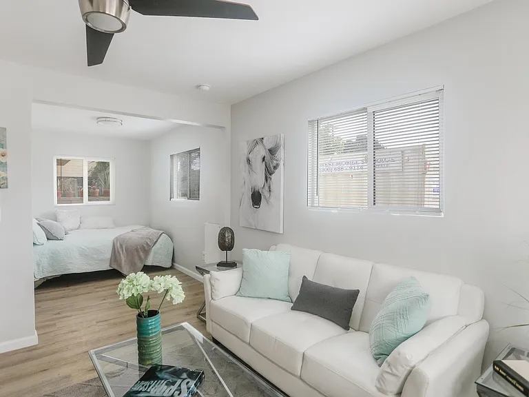 4205 Noyes St #11 — Photo 2