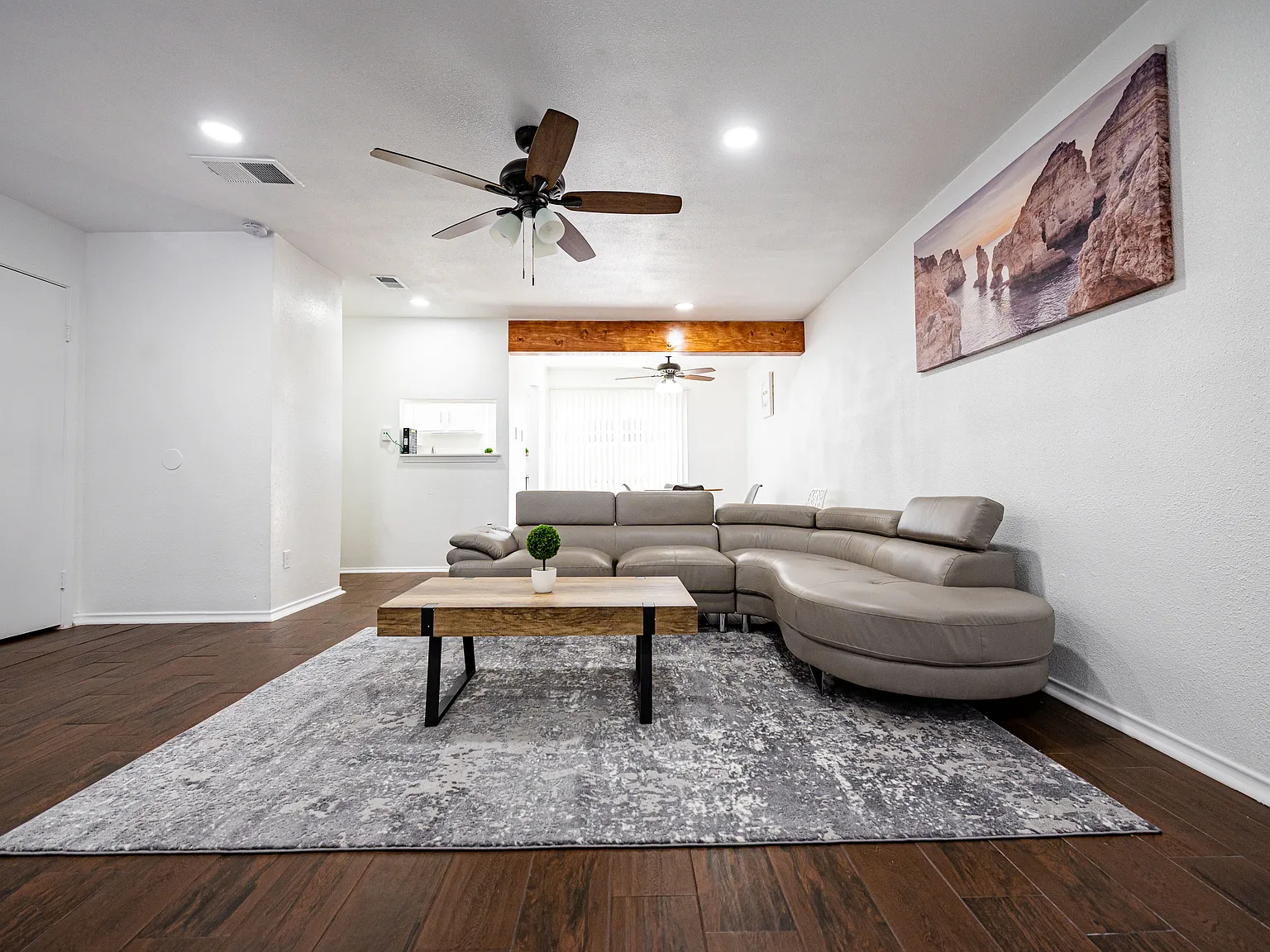 2 bed, 2.5 bath, 1218 sqft, $1,600 — Photo 4