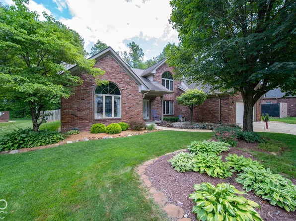 3897 S Woodfield Dr, New Palestine, IN 46163