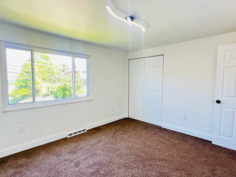 554 Bigelow St — Photo 14