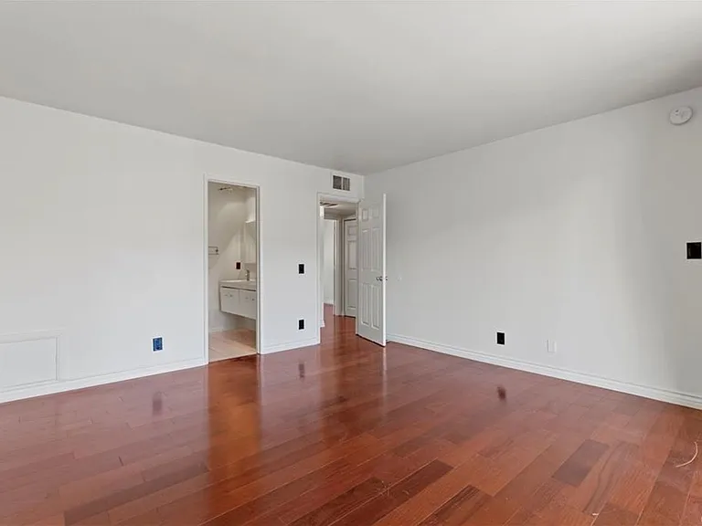 13243 Vanowen St #3 — Photo 13
