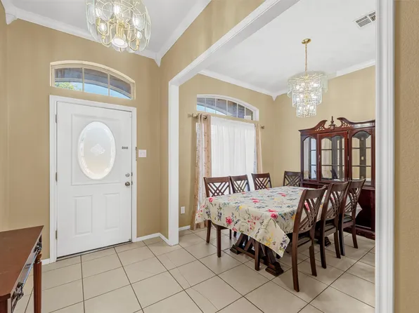 608 Pebble Creek Dr, Hewitt, TX 76643