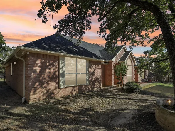 516 Shady Oaks Trl, Burleson, TX 76028