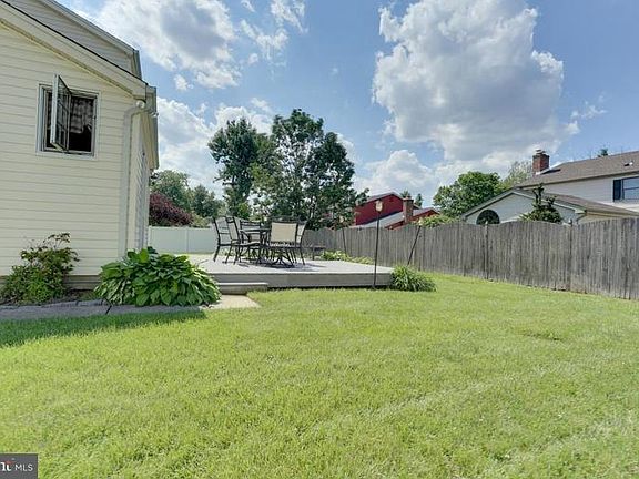 5th image of 725 Eden Ln