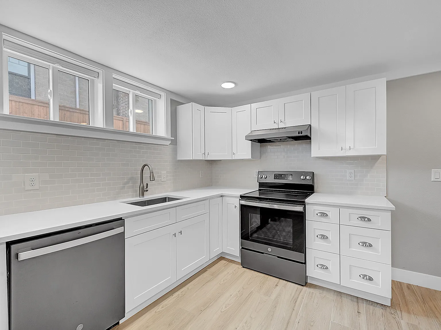 2 bed, 1300 sqft, $2,000 — Photo 4