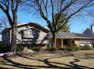 708 Iroquois Dr, Fremont, MI 49412