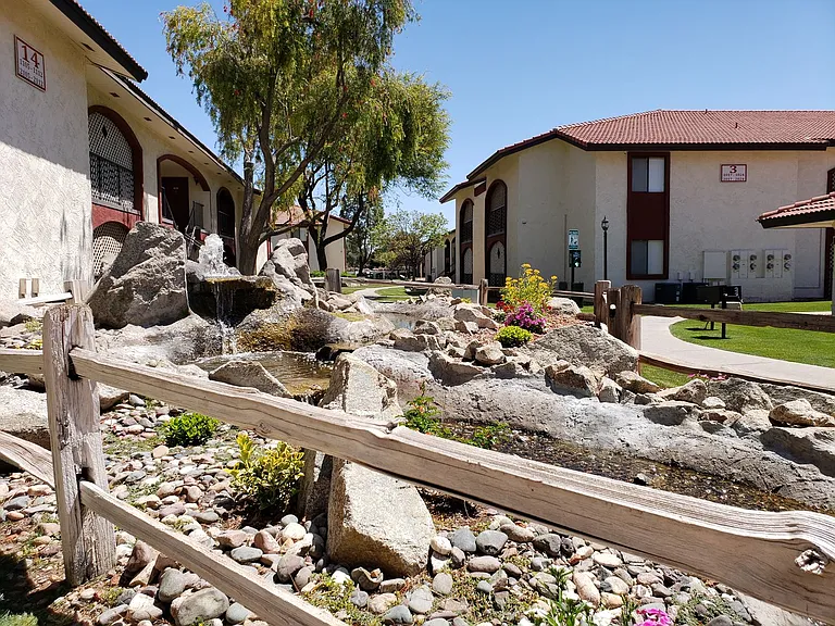 Desert Lakes Apartments — Photo 35