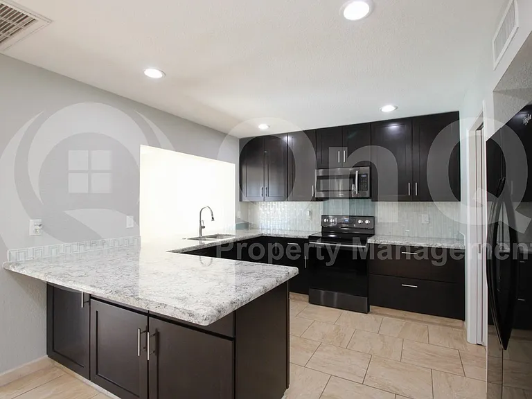 967 W La Jolla Dr — Photo 6