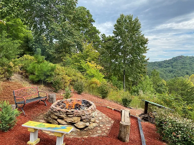 687 Anderson Rd — Photo 27