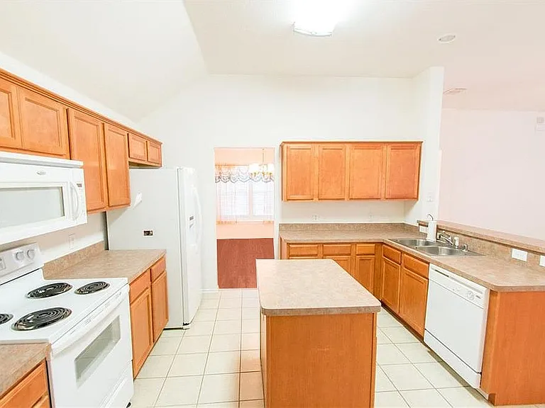 234 Silvercreek Dr — Photo 16