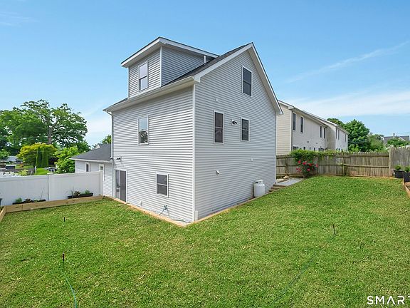 4th image of 198 Castle Avenue