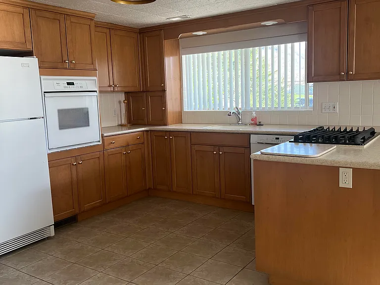 2746 E 3600 S — Photo 7