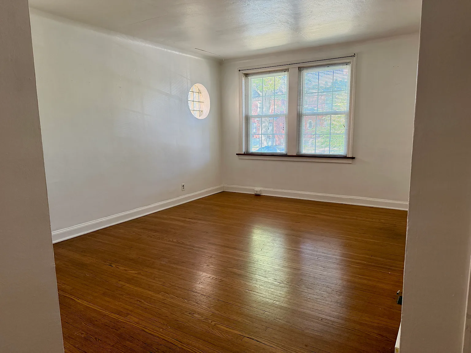 1 bed, 800 sqft, $950 — Photo 1