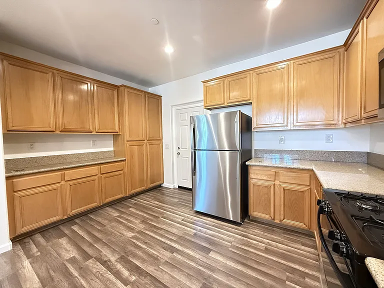 26279 Iris Ave #E — Photo 9
