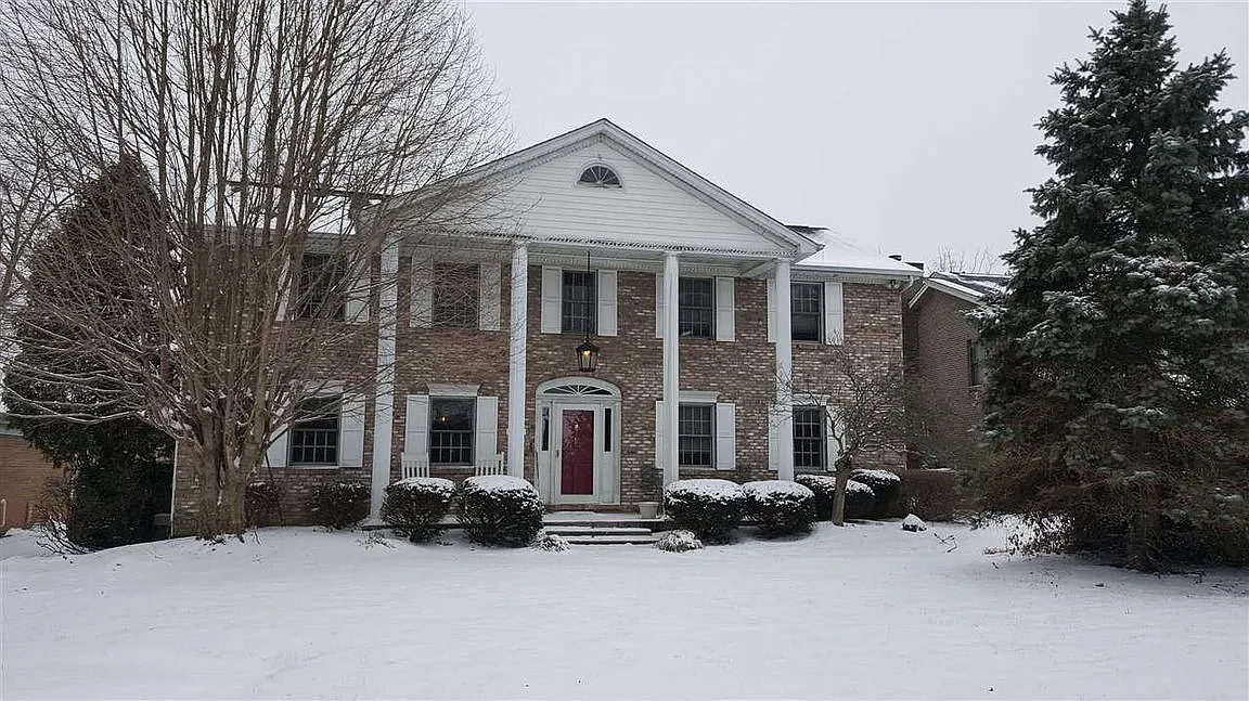 65 Hanover Pl photo 1