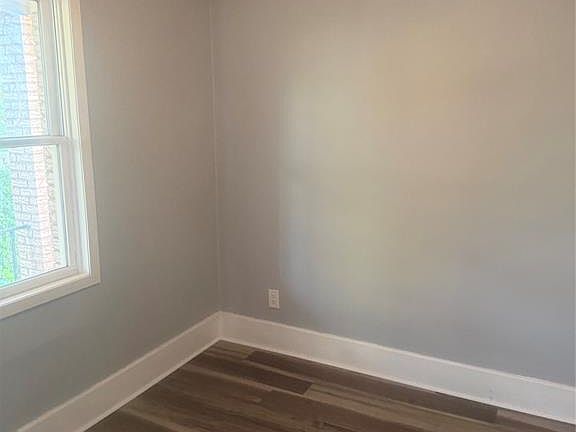3rd image of 1536 Marentette Ave