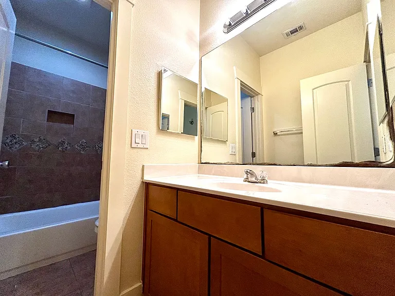 611 Franklin Blvd #A — Photo 33