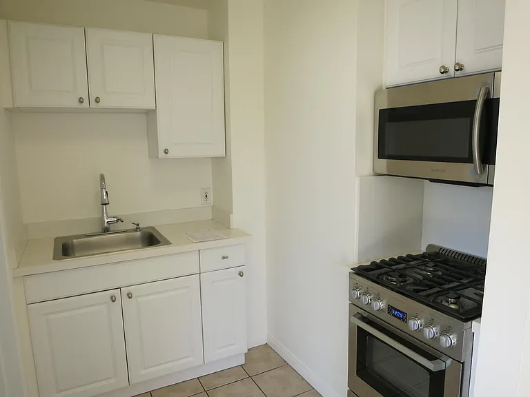 11919 Idaho Ave #4 — Photo 8